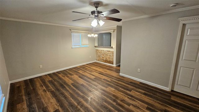 11046 Spottswood Drive, Houston, TX 77016