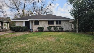 11046 Spottswood Drive, Houston, TX 77016