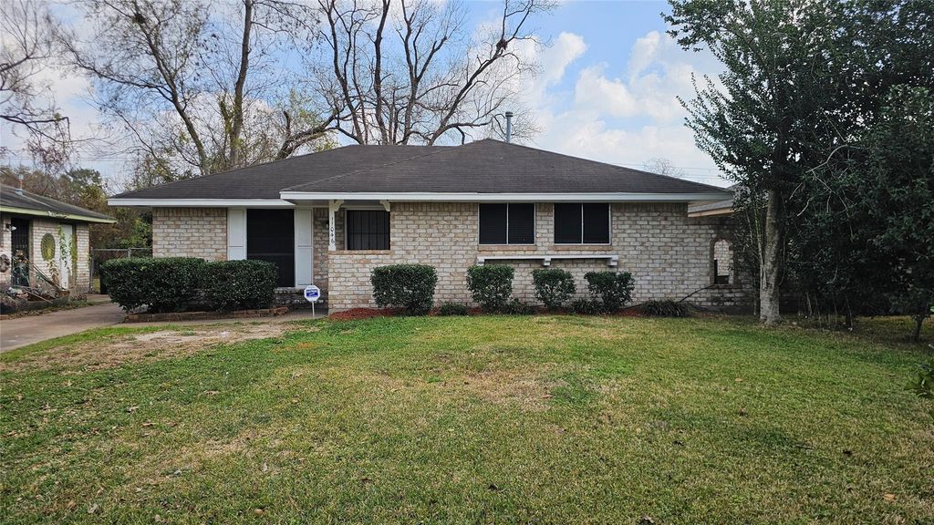 11046 Spottswood Drive, Houston, TX 77016