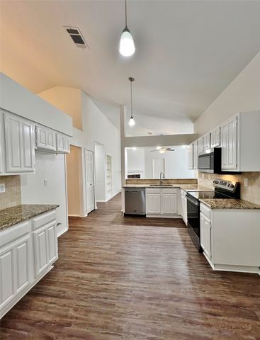 1028 Whitewater Trail, Desoto, TX 75115