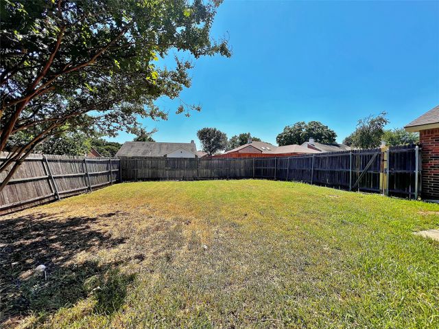 1028 Whitewater Trail, Desoto, TX 75115