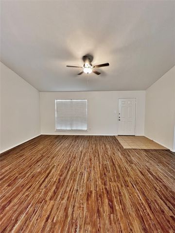 1028 Whitewater Trail, Desoto, TX 75115