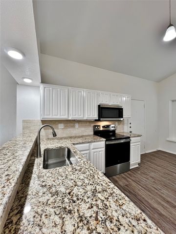 1028 Whitewater Trail, Desoto, TX 75115