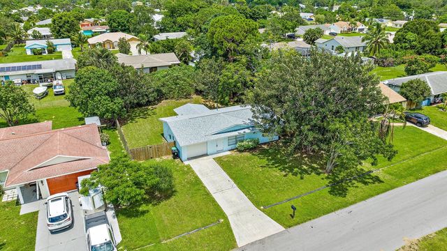 1549 SE Minorca Avenue, Port St Lucie, FL 34952