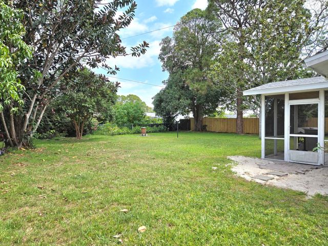 1549 SE Minorca Avenue, Port St Lucie, FL 34952