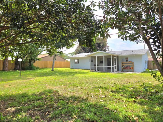 1549 SE Minorca Avenue, Port St Lucie, FL 34952