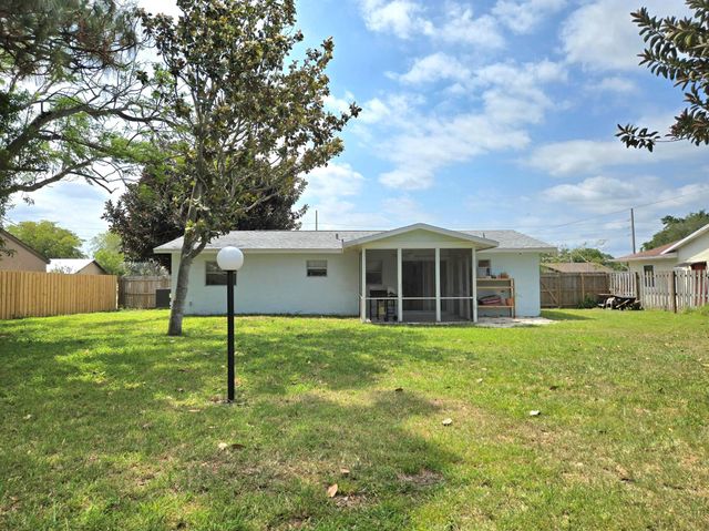 1549 SE Minorca Avenue, Port St Lucie, FL 34952