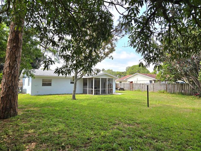 1549 SE Minorca Avenue, Port St Lucie, FL 34952