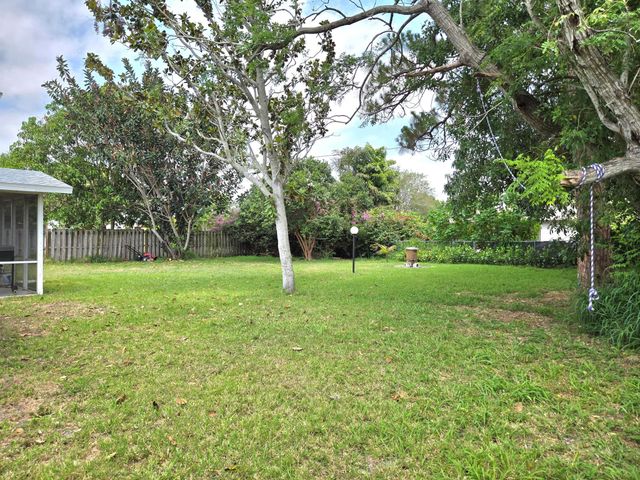 1549 SE Minorca Avenue, Port St Lucie, FL 34952