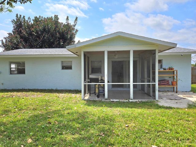 1549 SE Minorca Avenue, Port St Lucie, FL 34952