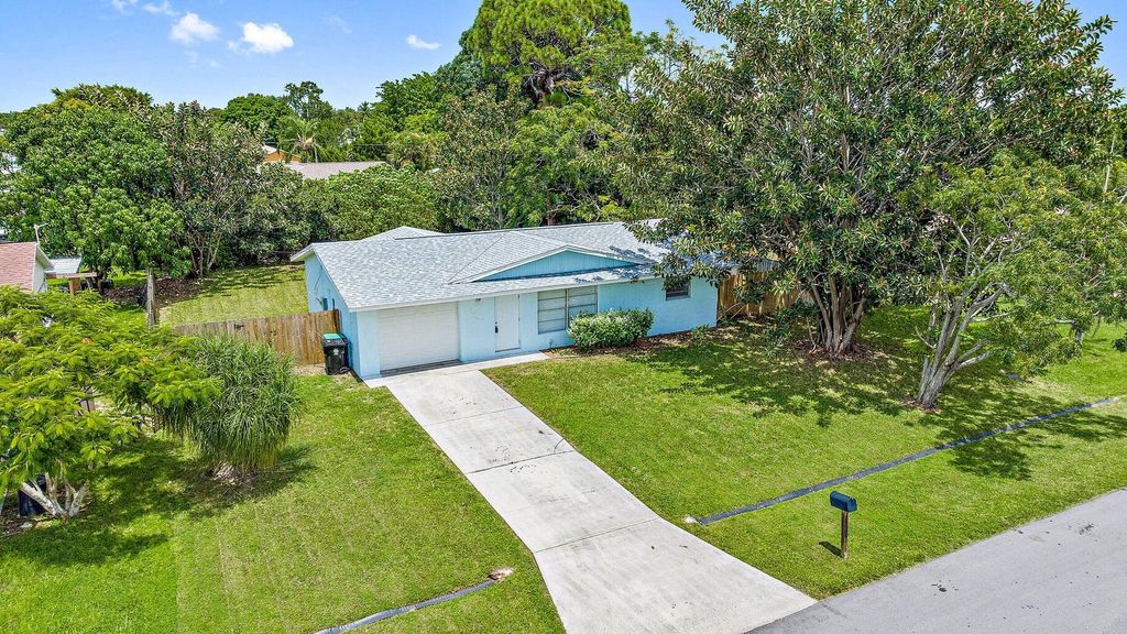1549 SE Minorca Avenue, Port St Lucie, FL 34952