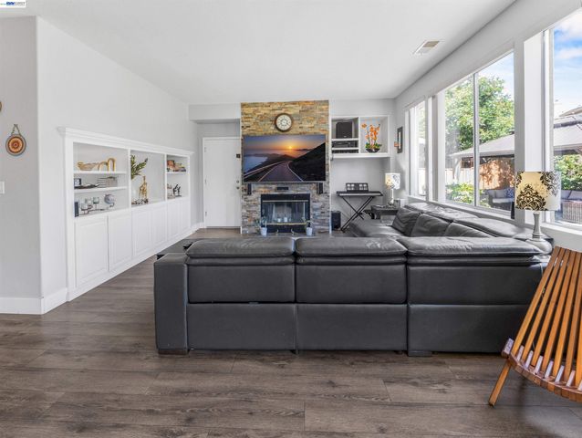 308 Arrowhead Way, Hayward, CA 94544