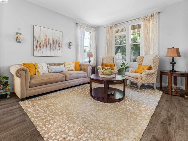 308 Arrowhead Way, Hayward, CA 94544