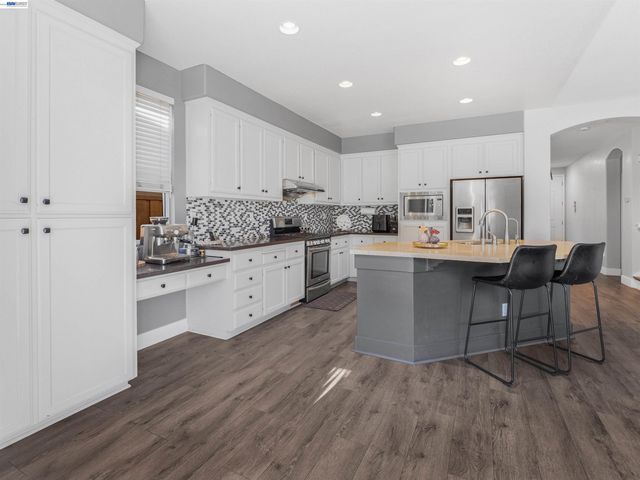 308 Arrowhead Way, Hayward, CA 94544