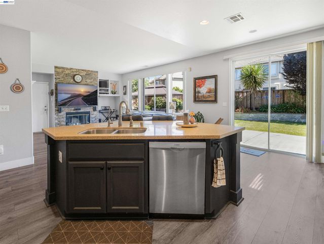 308 Arrowhead Way, Hayward, CA 94544