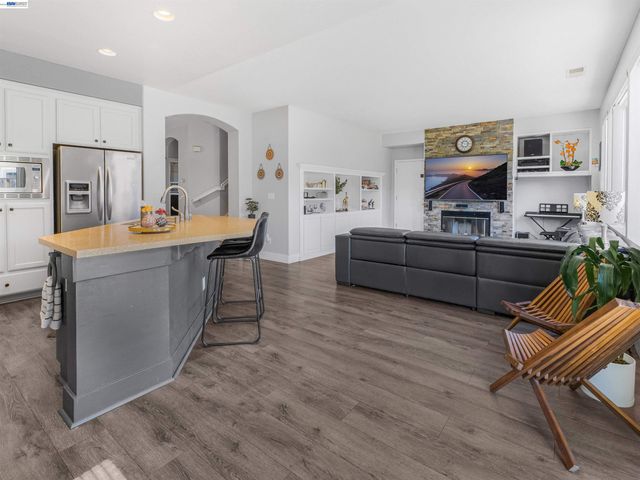 308 Arrowhead Way, Hayward, CA 94544