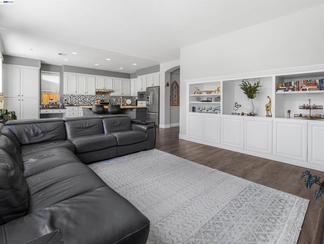 308 Arrowhead Way, Hayward, CA 94544