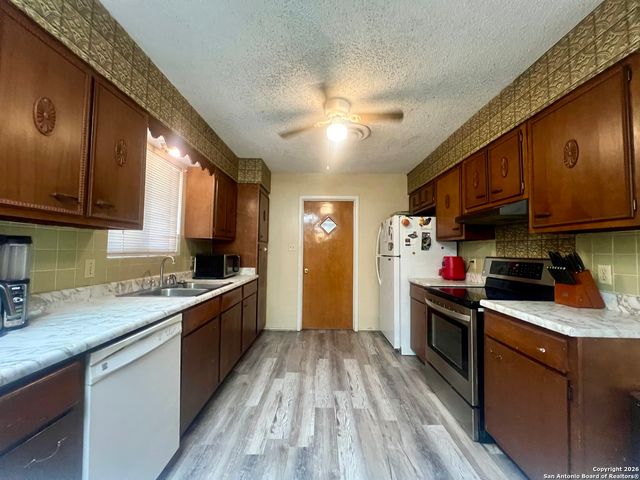 215 Lantana, Pleasanton, TX 78064