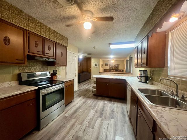 215 Lantana, Pleasanton, TX 78064