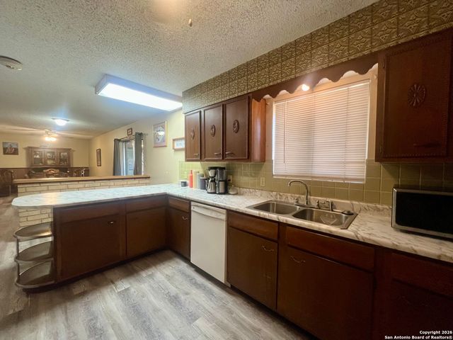 215 Lantana, Pleasanton, TX 78064