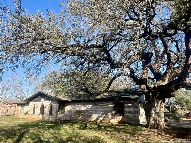 215 Lantana, Pleasanton, TX 78064