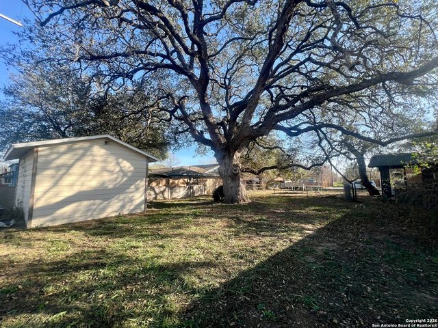 215 Lantana, Pleasanton, TX 78064