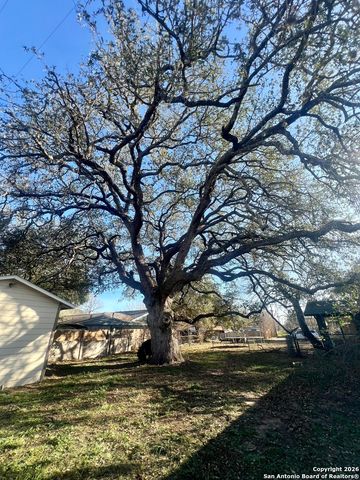 215 Lantana, Pleasanton, TX 78064