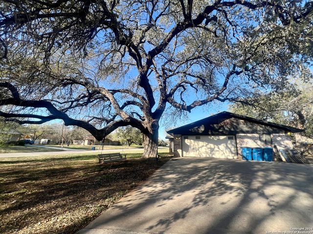 215 Lantana, Pleasanton, TX 78064