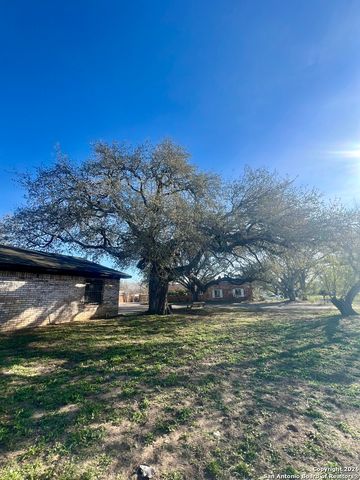 215 Lantana, Pleasanton, TX 78064