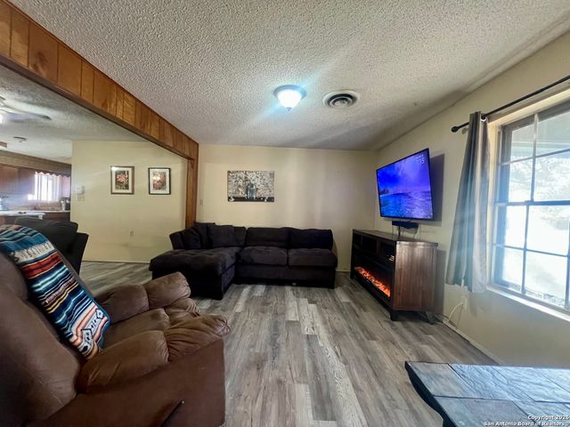 215 Lantana, Pleasanton, TX 78064