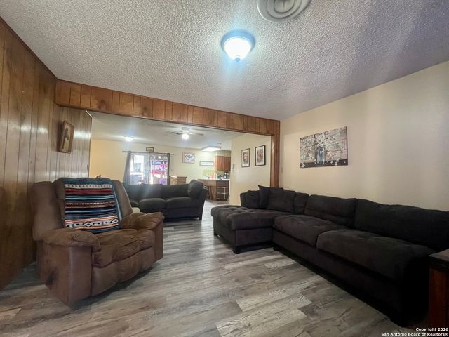 215 Lantana, Pleasanton, TX 78064