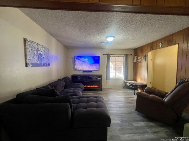 215 Lantana, Pleasanton, TX 78064