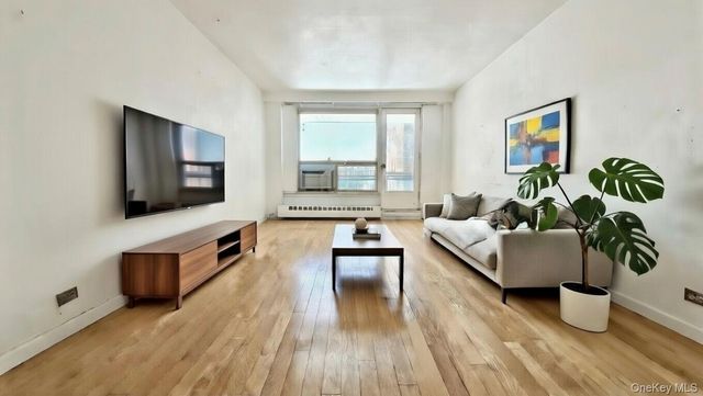 9707 63rd Road 8G, Rego Park, NY 11374