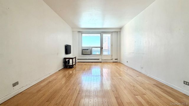 9707 63rd Road 8G, Rego Park, NY 11374