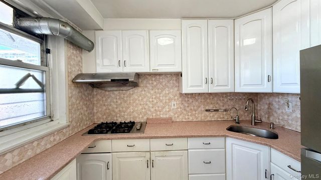 9707 63rd Road 8G, Rego Park, NY 11374