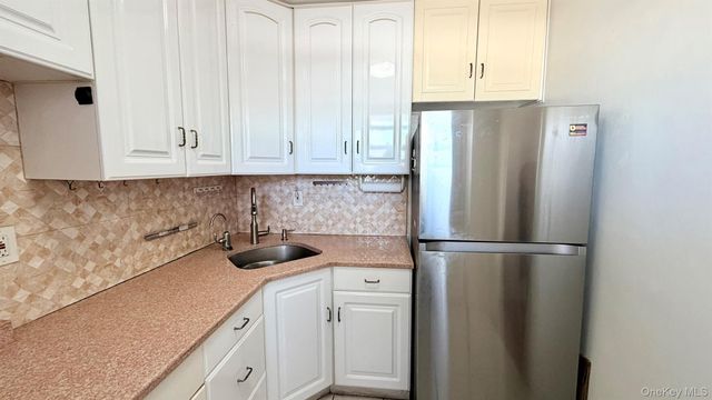 9707 63rd Road 8G, Rego Park, NY 11374