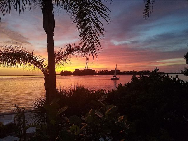 8750 MIDNIGHT PASS ROAD 501C, Sarasota, FL 34242