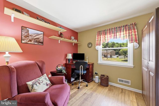 2 CARRIAGE LN, Marlton, NJ 08053