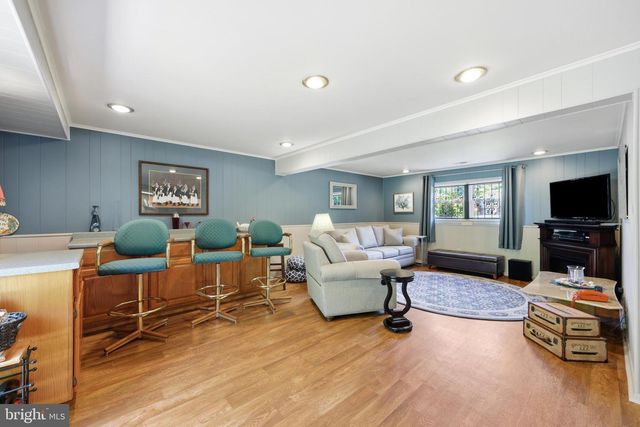 2 CARRIAGE LN, Marlton, NJ 08053