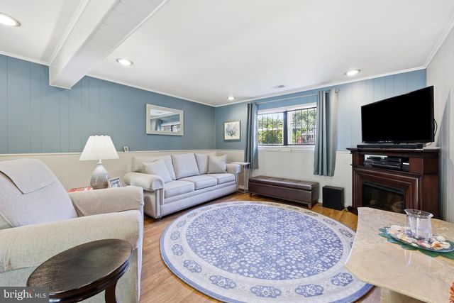 2 CARRIAGE LN, Marlton, NJ 08053