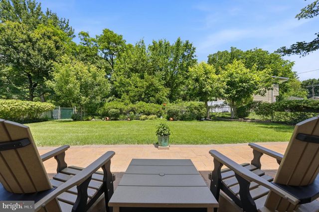 2 CARRIAGE LN, Marlton, NJ 08053