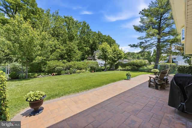 2 CARRIAGE LN, Marlton, NJ 08053