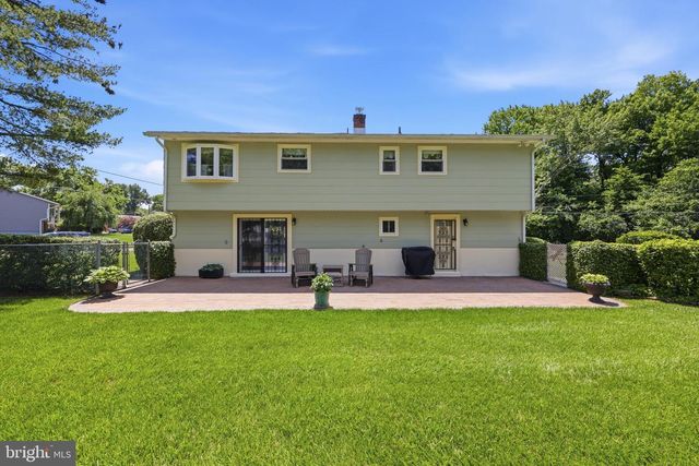 2 CARRIAGE LN, Marlton, NJ 08053