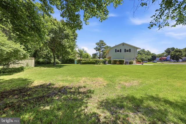 2 CARRIAGE LN, Marlton, NJ 08053