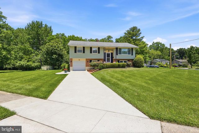 2 CARRIAGE LN, Marlton, NJ 08053