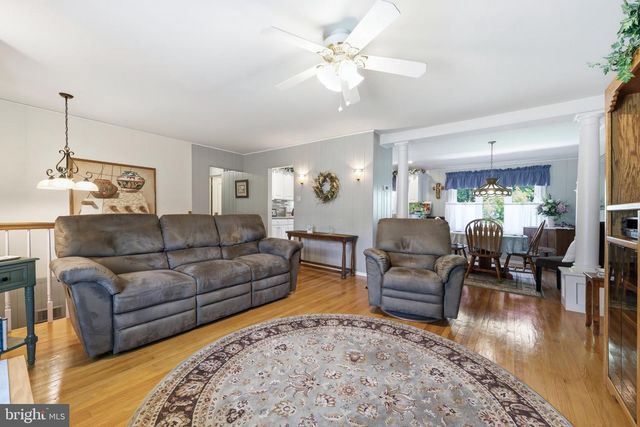 2 CARRIAGE LN, Marlton, NJ 08053