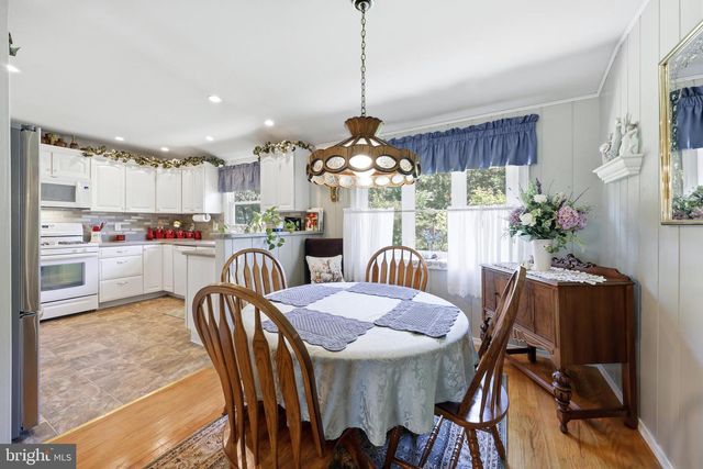 2 CARRIAGE LN, Marlton, NJ 08053