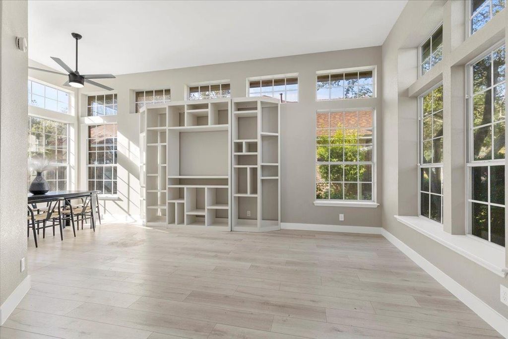 7606 Kiva DR, Austin, TX 78749