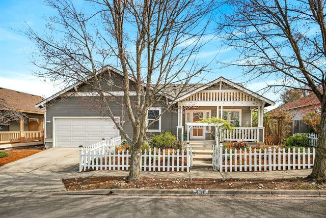 480 Parkside Drive, Ashland, OR 97520
