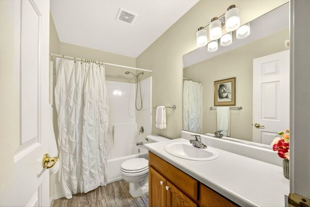 480 Parkside Drive, Ashland, OR 97520